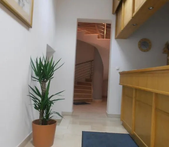 Hotel Metkovic מלון 3*