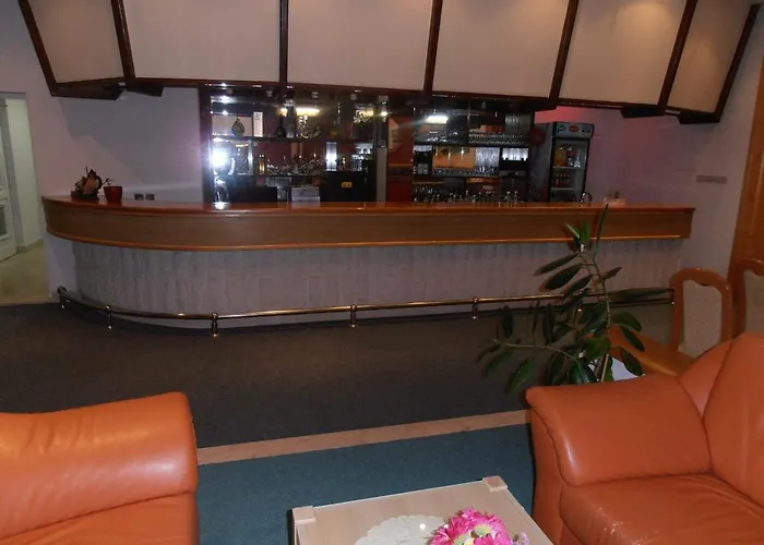 מלון Hotel Metkovic 3*