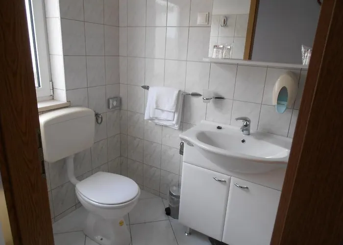 מלון Hotel Metkovic 3*